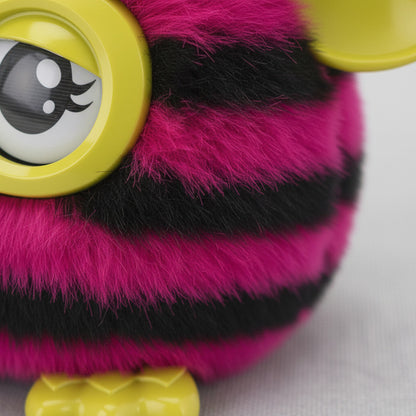 Mascota Virtual Furby Morado y Negro - Juguete Interactivo